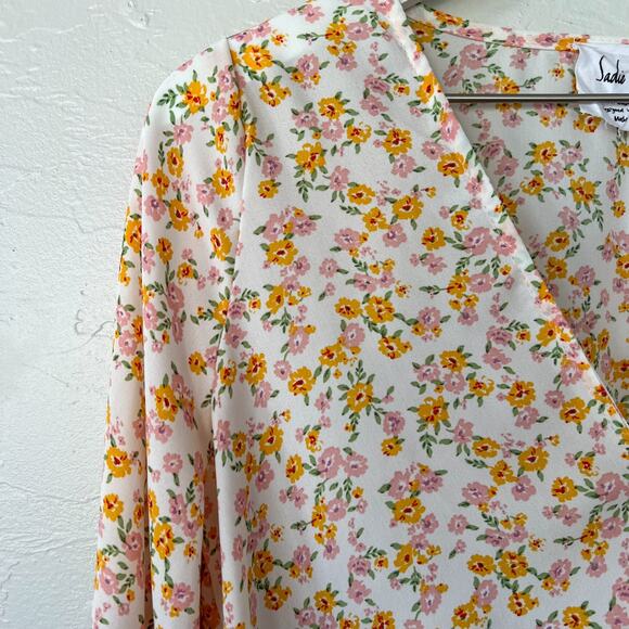 Sadie & Sage Floral Wrap Top Medium - Picture 2 of 5